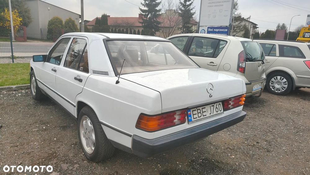 Mercedes-Benz W201 (190) - 3