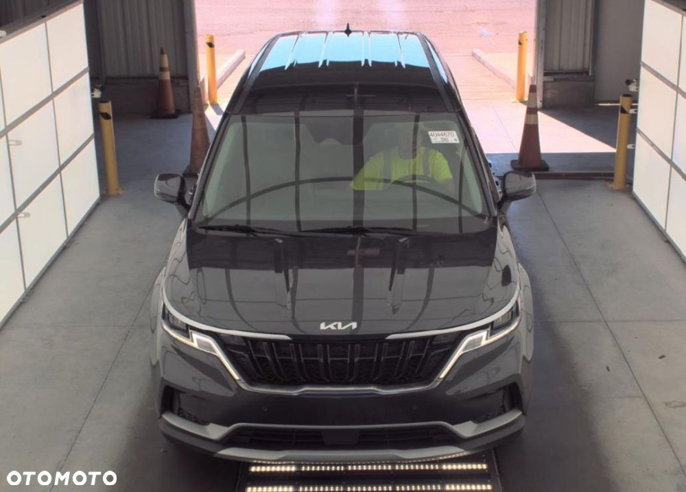 Kia Carnival - 2