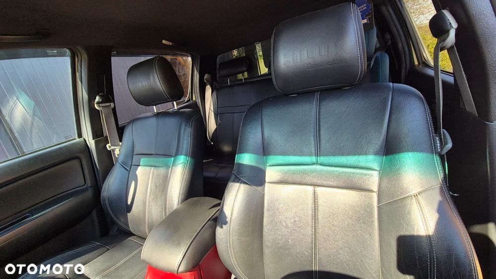 Toyota Hilux 2.5 D-4D SR5 - 33