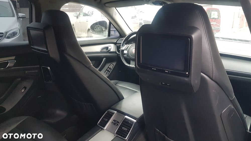 Porsche Panamera 4S PDK - 31