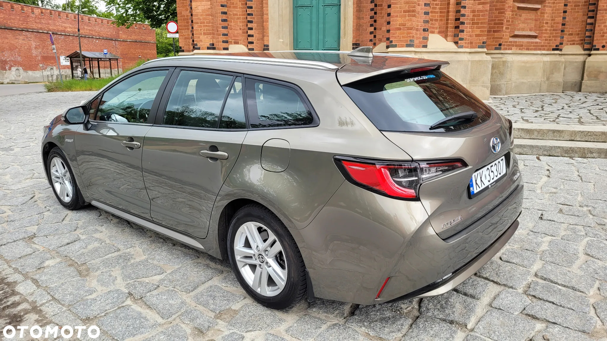 Toyota Corolla 1.8 Hybrid Comfort - 7