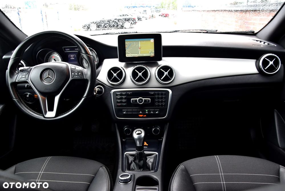 Mercedes-Benz GLA 180 - 27