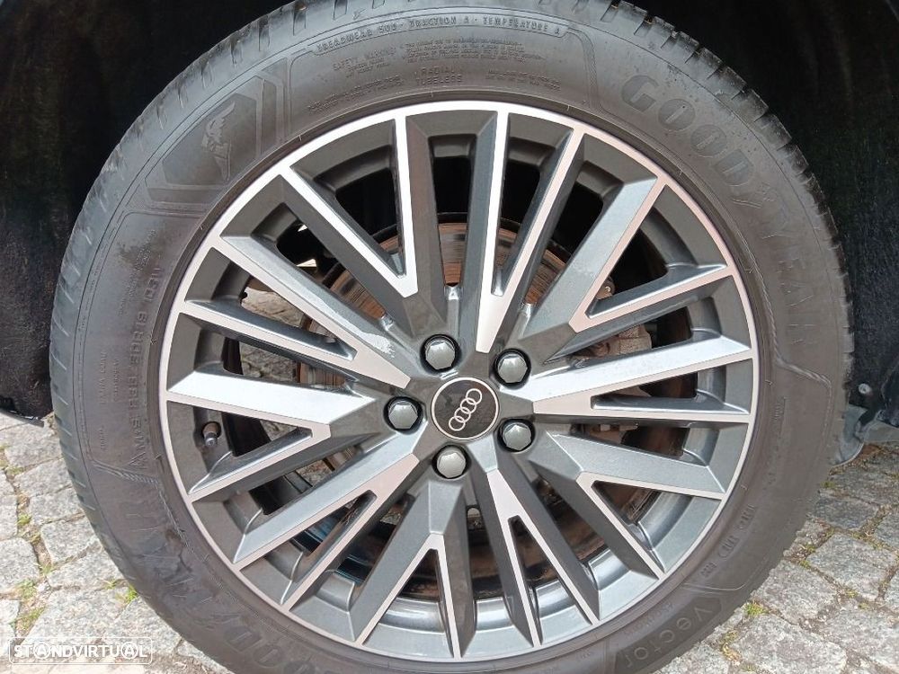 Audi Q3 45 TFSIe S line S tronic - 38