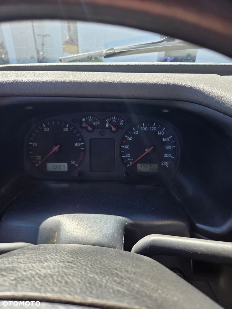 Volkswagen Transporter L - 12