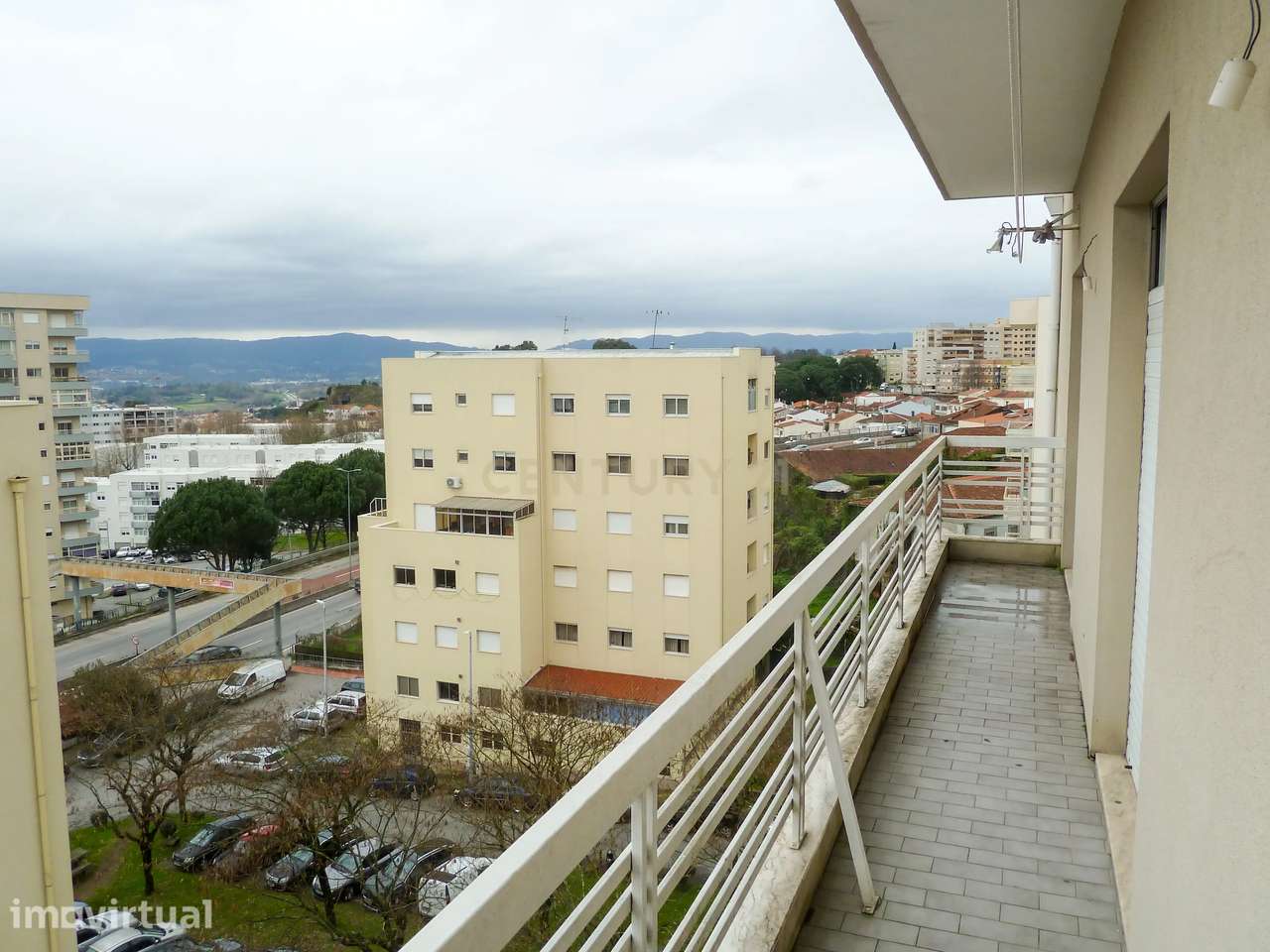 T3 REMODELADO EM SÃO VICENTE | 142 M² | ELEVADOR | GARAGEM | VARANDA C - Grande imagem: 2/12