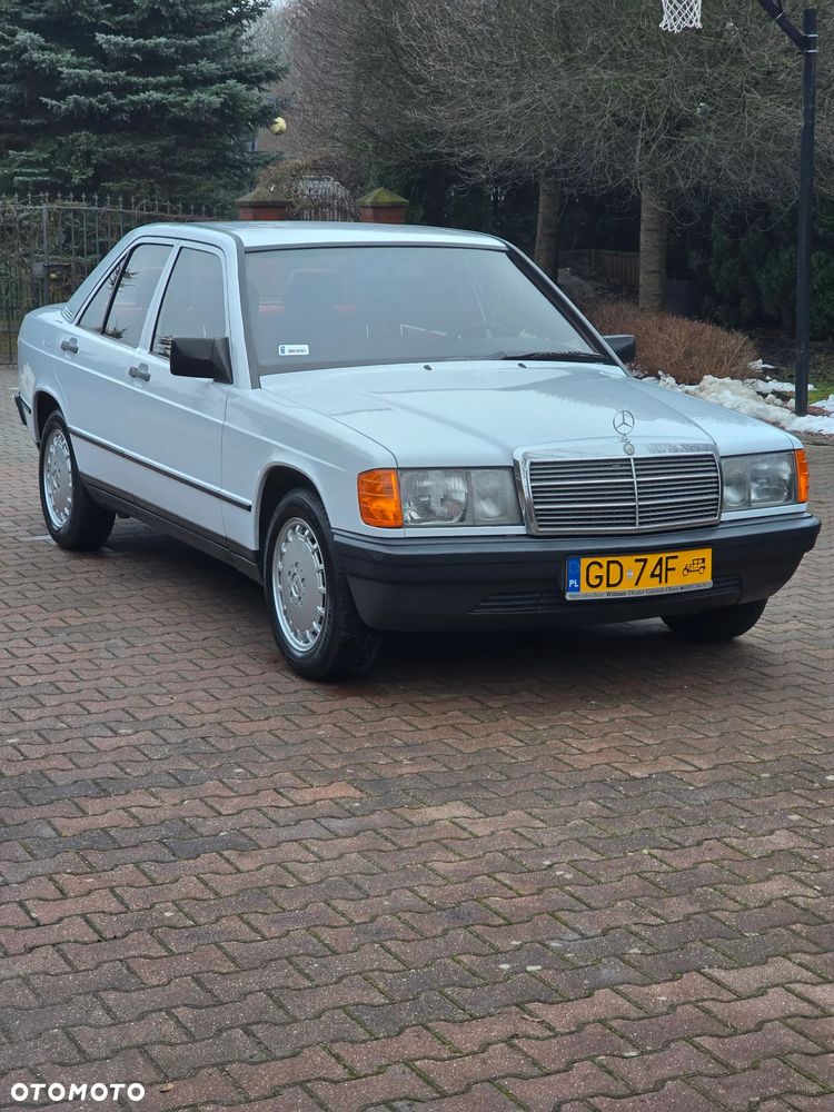 Mercedes-Benz W201 (190) - 2