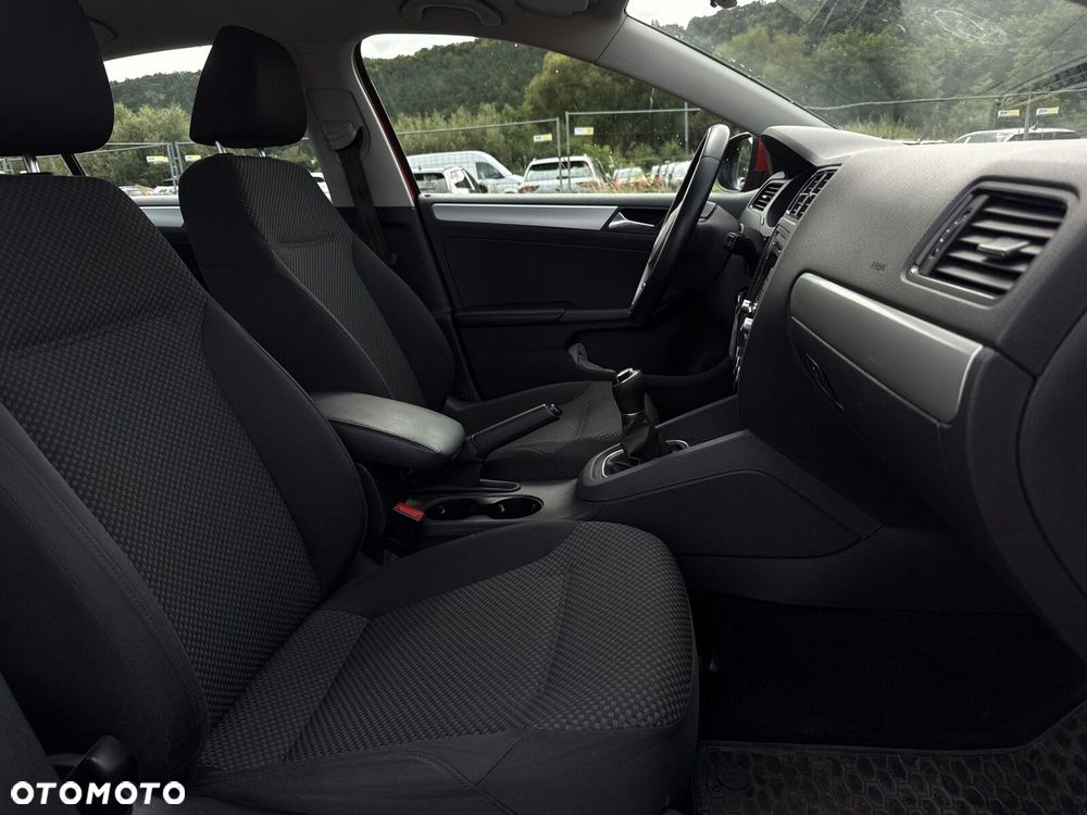 Volkswagen Jetta 1.6 TDI Trendline - 13