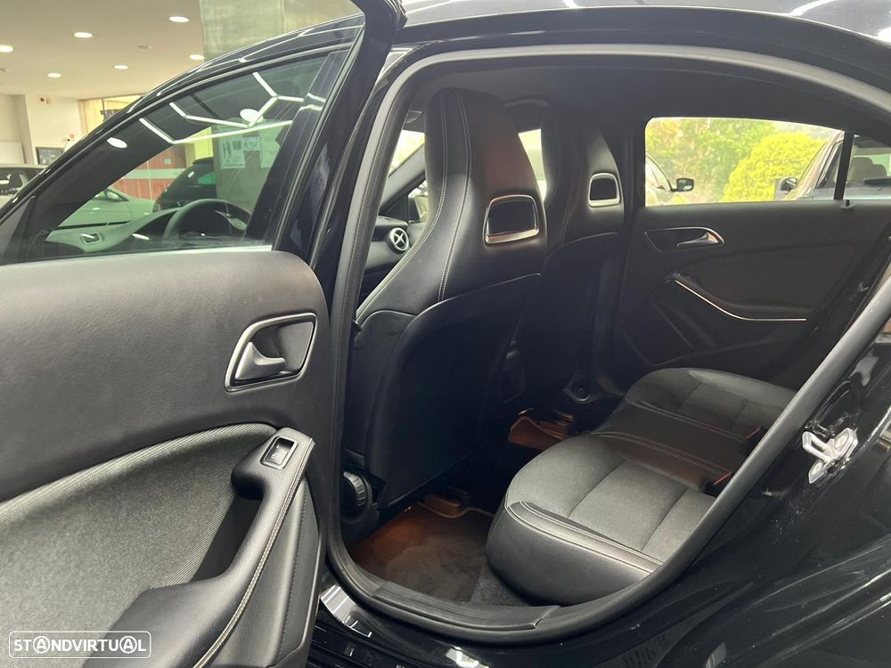 Mercedes-Benz A 180 d AMG Line - 40