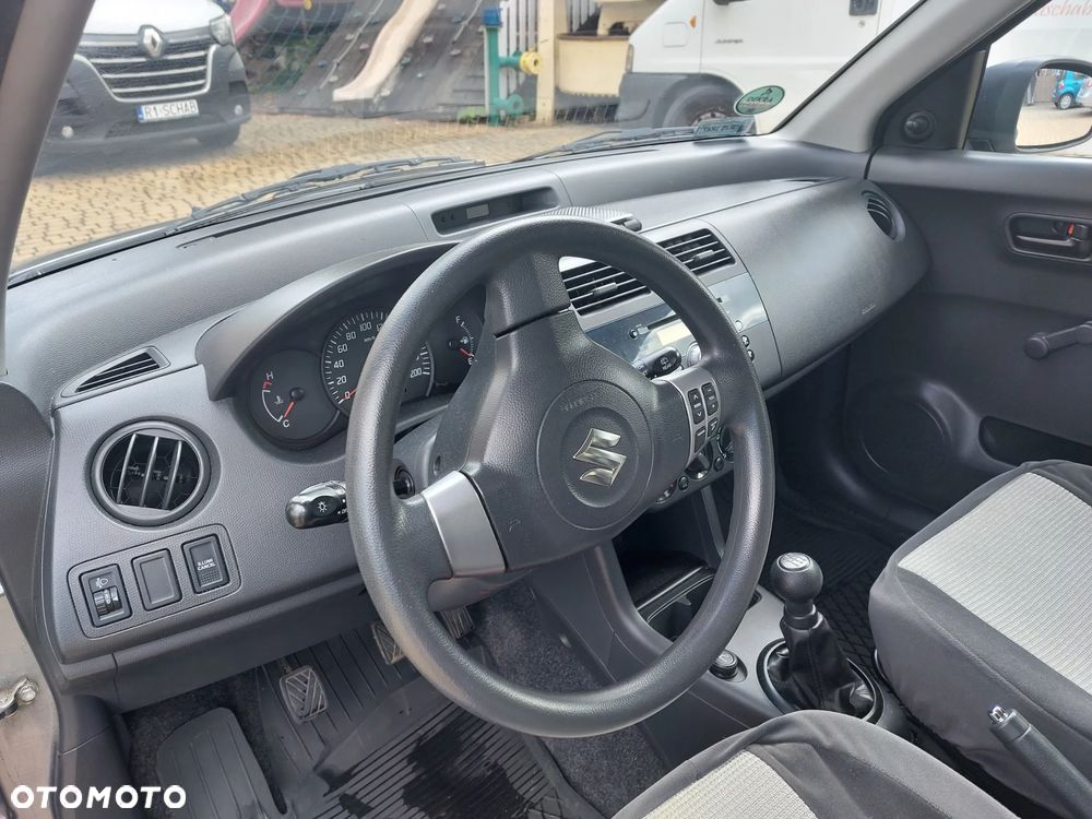 Suzuki Swift - 1