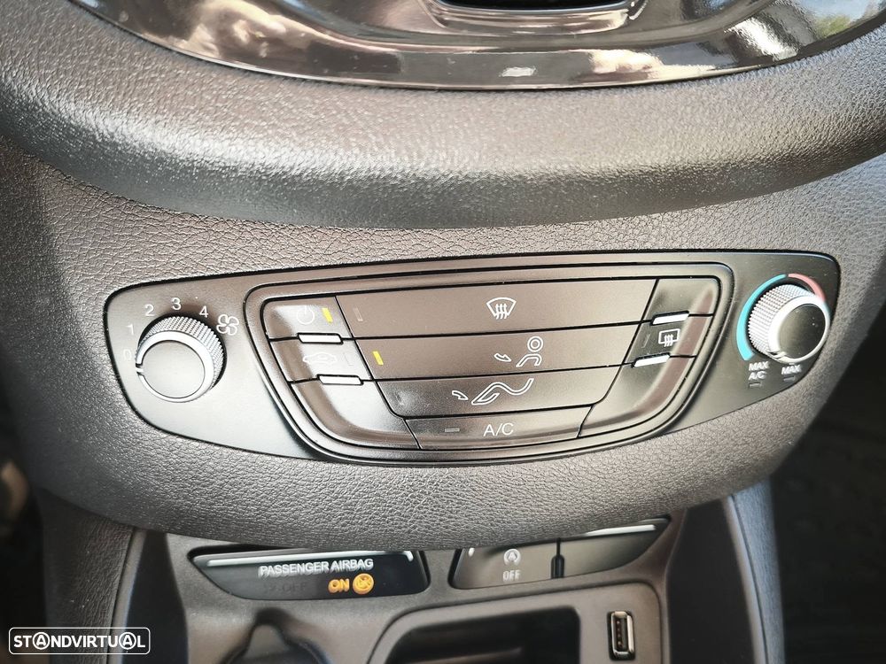 Ford Tourneo Courier 1.0 EcoBoost Titanium - 37