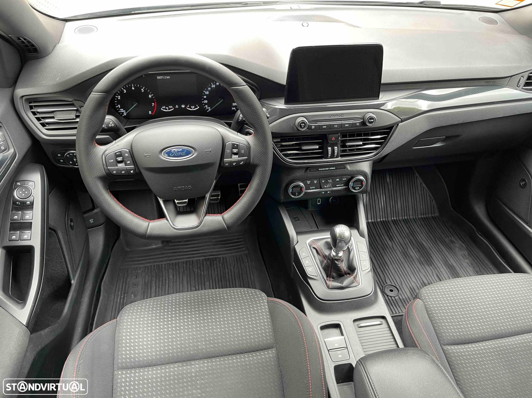 Ford Focus 1.0 EcoBoost ST-Line - 32