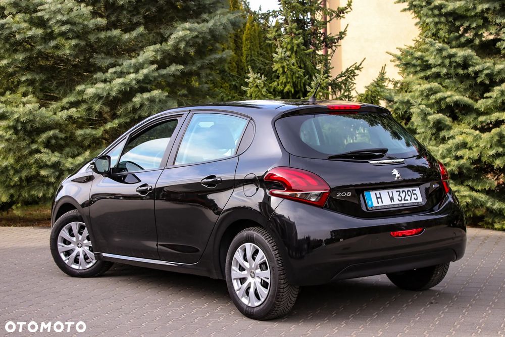Peugeot 208 - 8