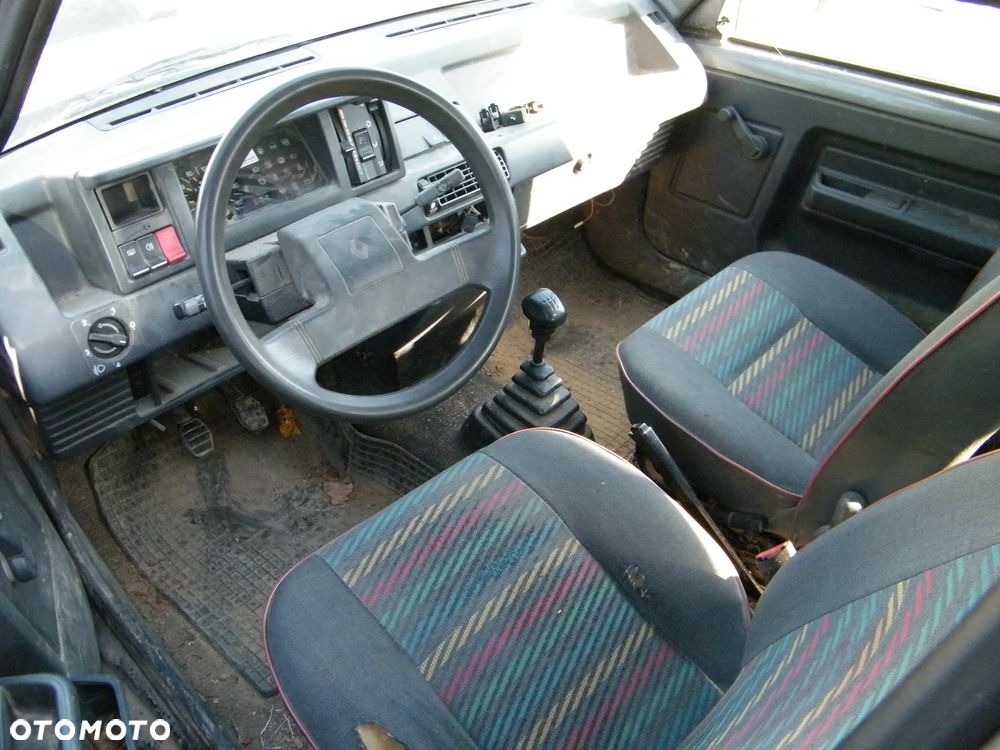 Renault Rapid (91-00r.) 1.4B 58KM.Silnik Skrzynia. Cały na części GWARANCJA !!!  Przód Tył Zestaw Komplet Drzwi Klapa Zderzak Błotnik Maska Grill Atrapa Szyba Pas Lampa Lusterko Boczki Fotel Kanapa Kokpit Deska Rozdzielcza Przełącznik Włącznik Sterownik Przewody Wiązka Instalacja Moduł Komputer Czujnik Listwa Pompa Alternator Wtryski Głowica Rozrusznik Kompresor Sprzęgło Dwumas Silnik Skrzynia ABS Klimatyzacji Paliwa Wspomagania Kolektor Turbina Przepustnica Zawór Chłodnica Koło Hak Belka Sanki Zawieszenie Mcpherson Półoś Amortyzator Wydech Tłumik Zacisk Most - 6