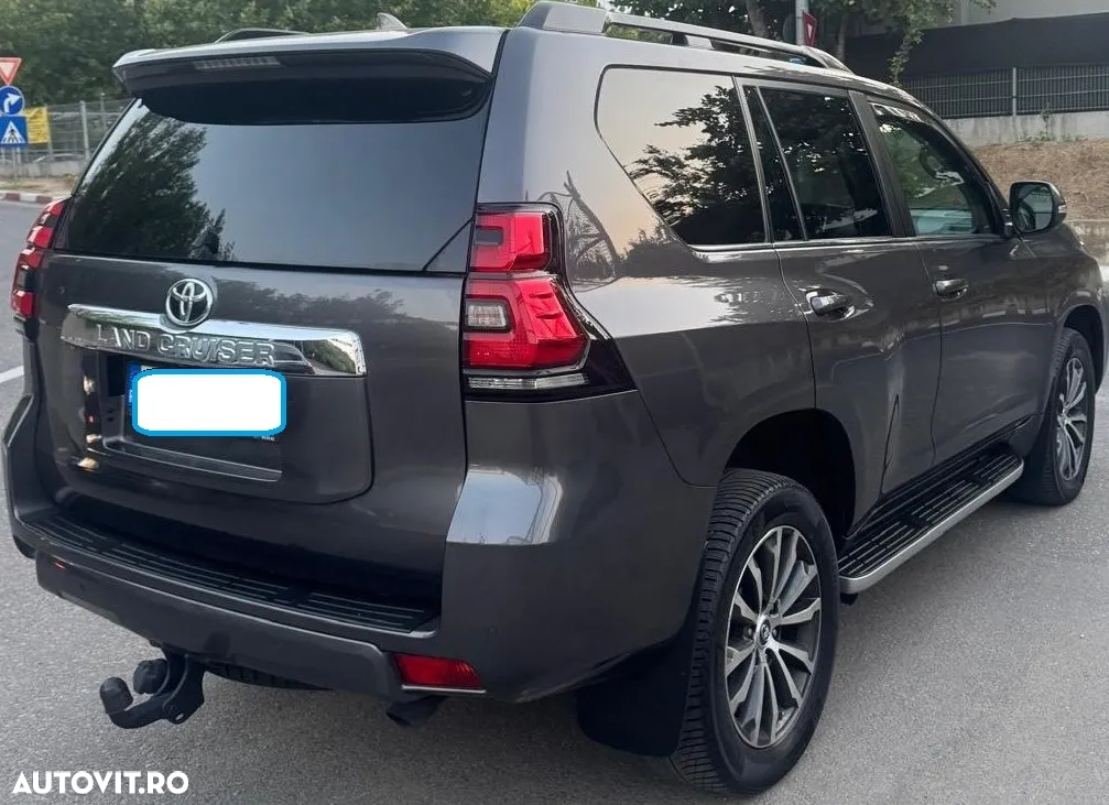 Toyota Land Cruiser - 2