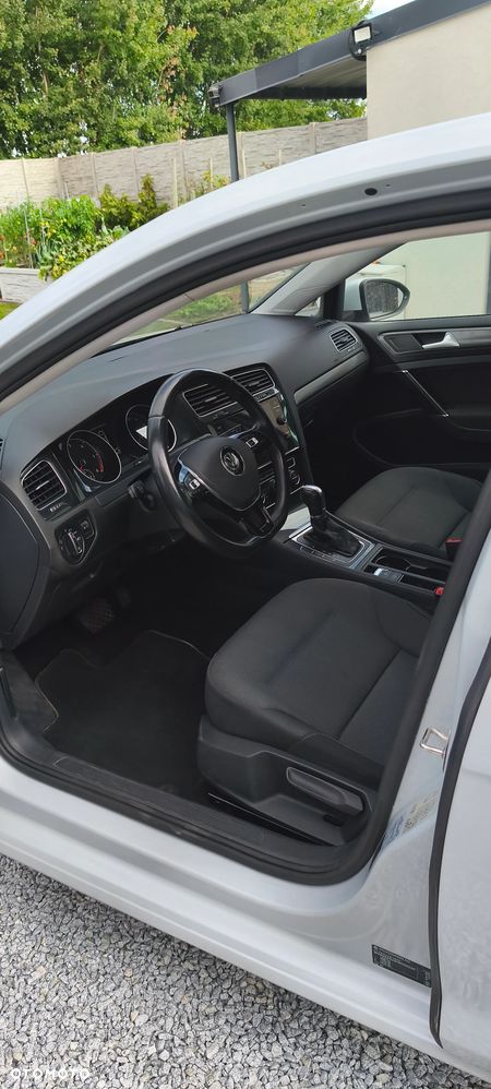 Volkswagen Golf - 10