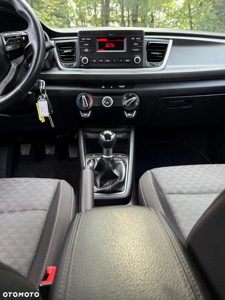 Kia Rio 1.2 L - 16