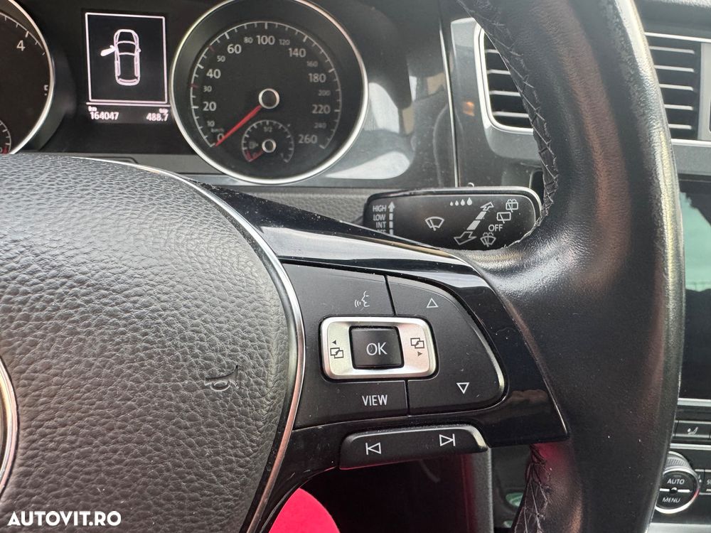 Volkswagen Golf - 22