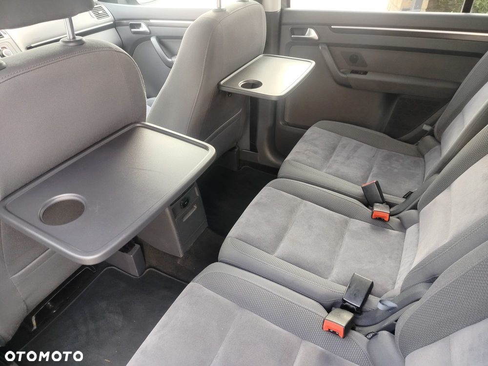 Volkswagen Touran - 16