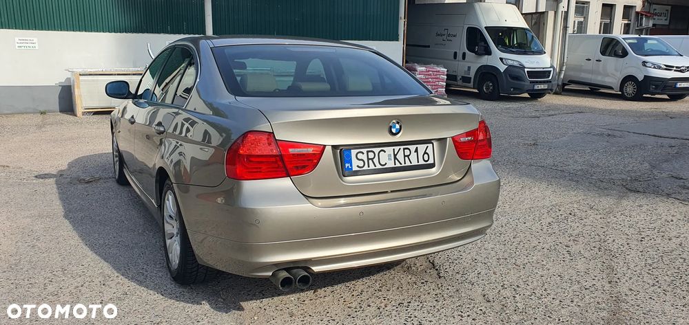 BMW Seria 3 325i Edition Exclusive - 22