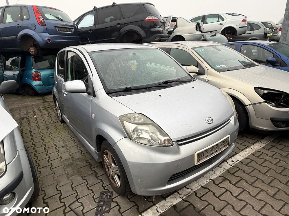 Daihatsu Sirion L3 1.3 Skrzynia Maska Klapa Drzwi Lampa - 1