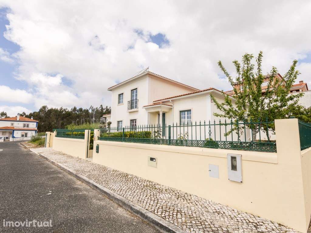 Moradia T3 independente nas Gaeiras com piscina, terraço coberto e ... - Grande imagem: 2/52