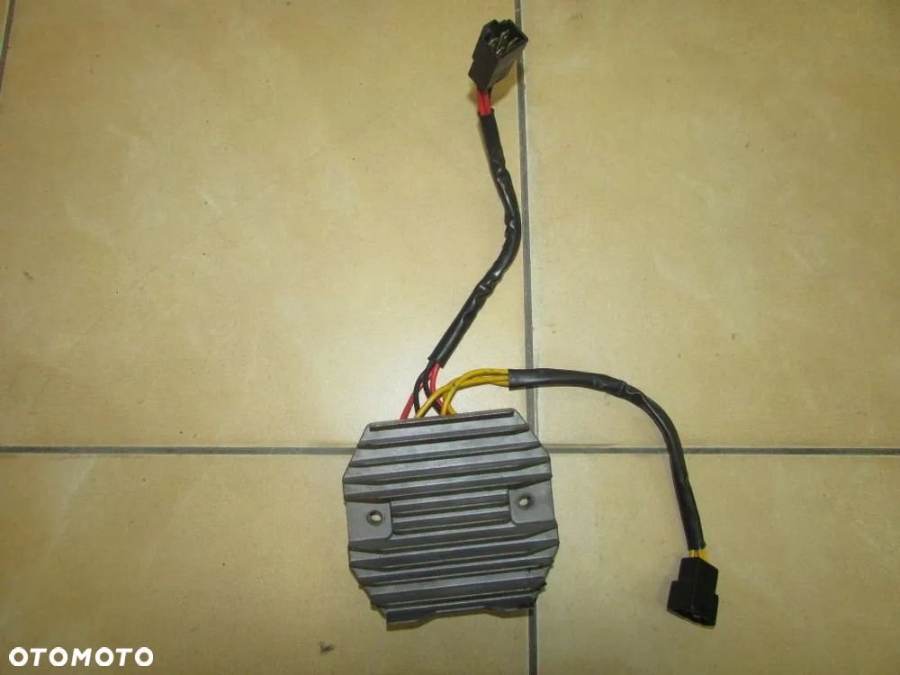 Triumph Tiger 1050 06-12 regulator napięcia - 1