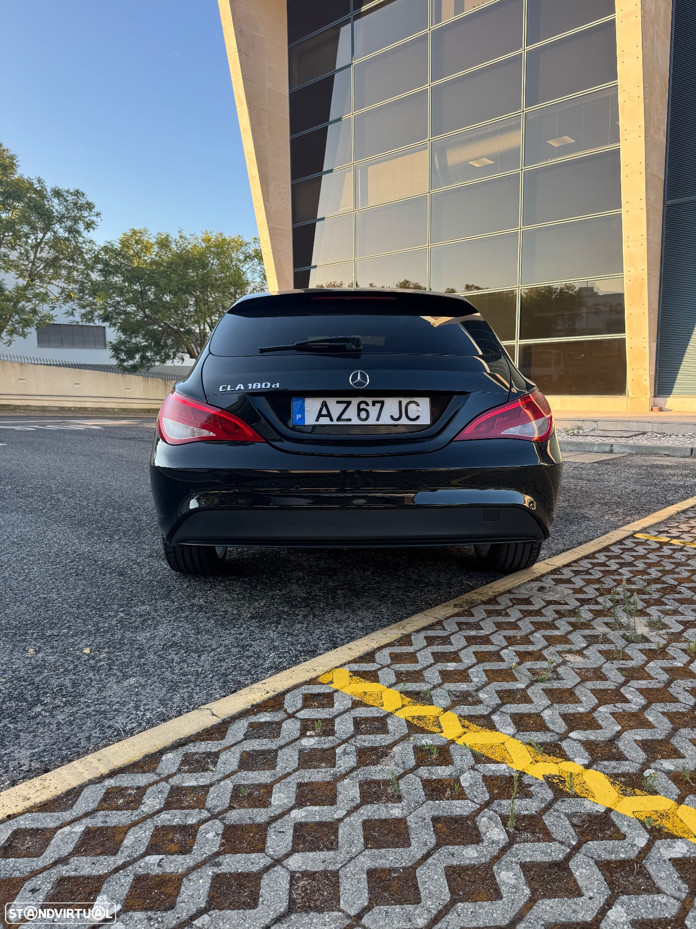 Mercedes-Benz CLA 180 d Shooting Brake - 3