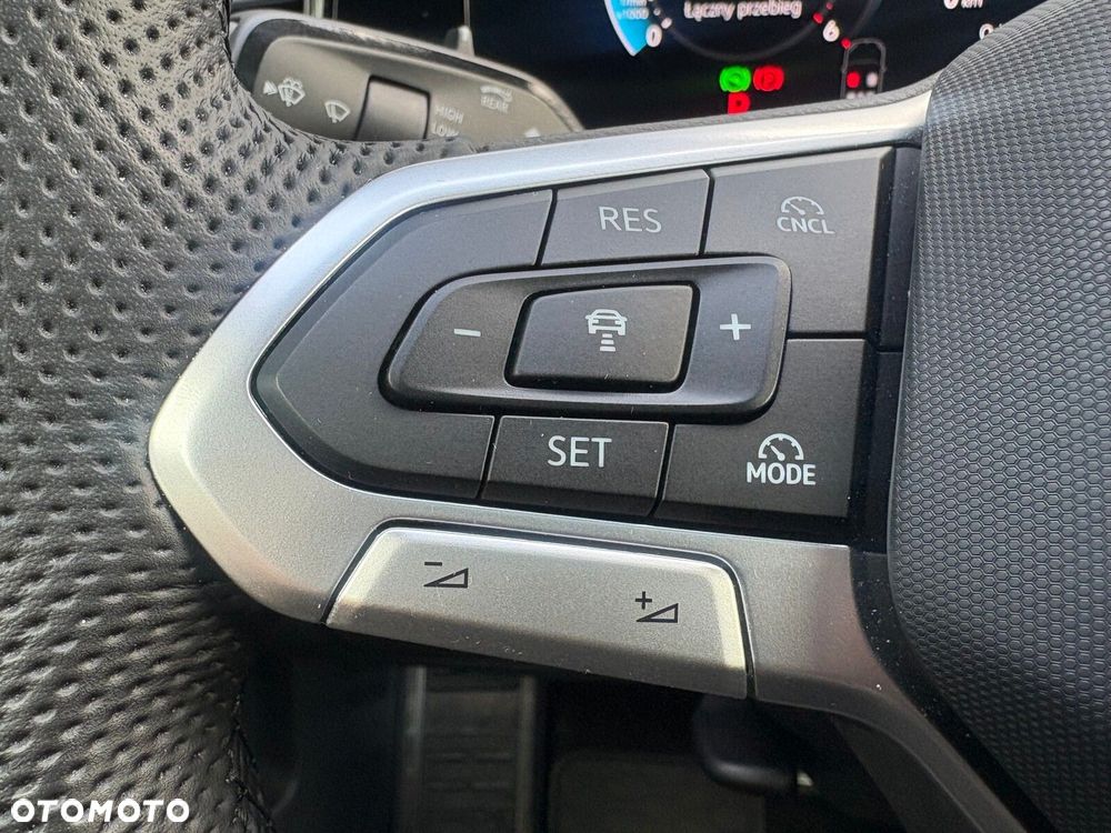Volkswagen Passat Variant 2.0 TDI SCR R-Line Plus DSG - 27