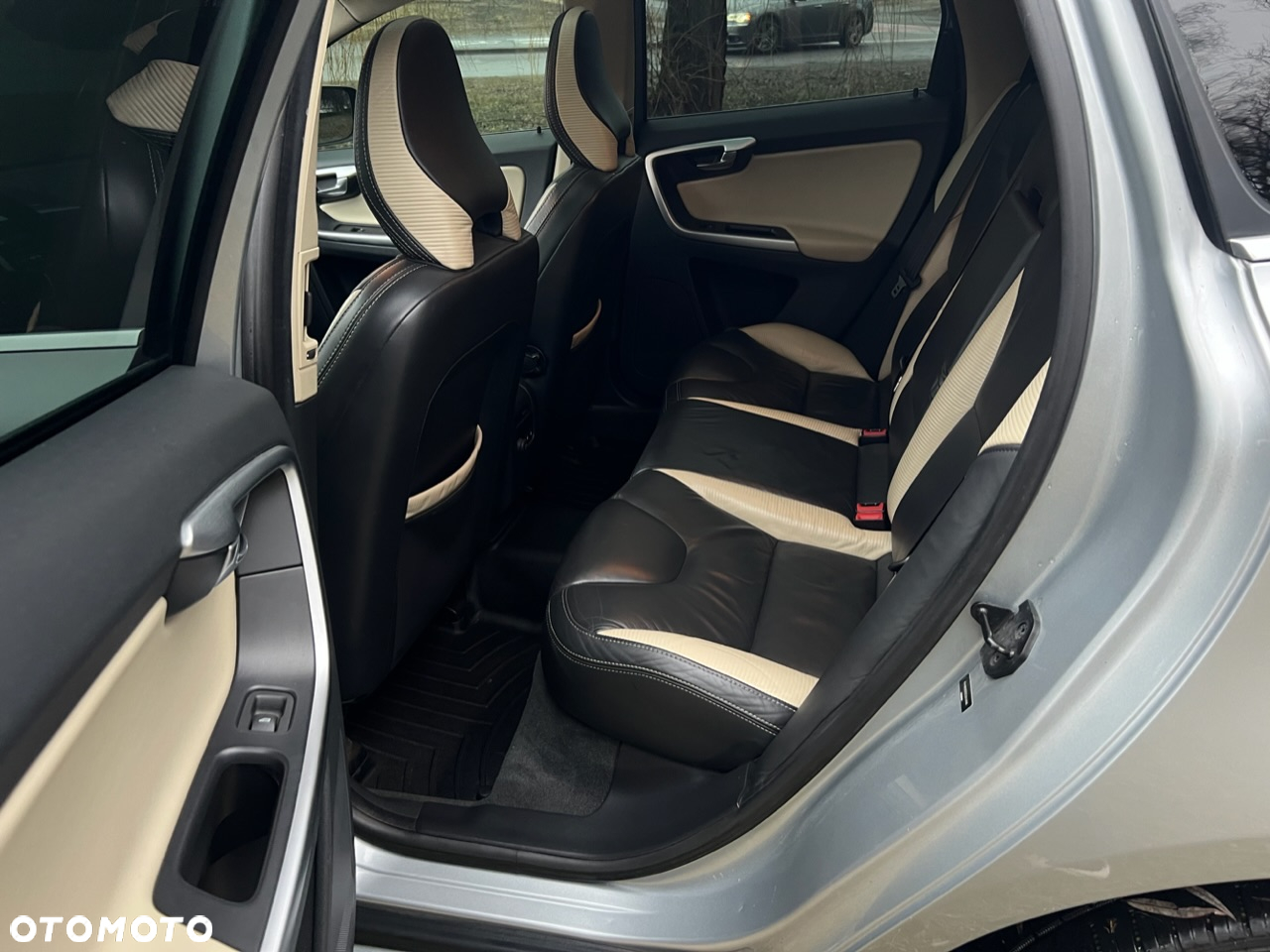 Volvo XC 60 T6 AWD R-Design - 24