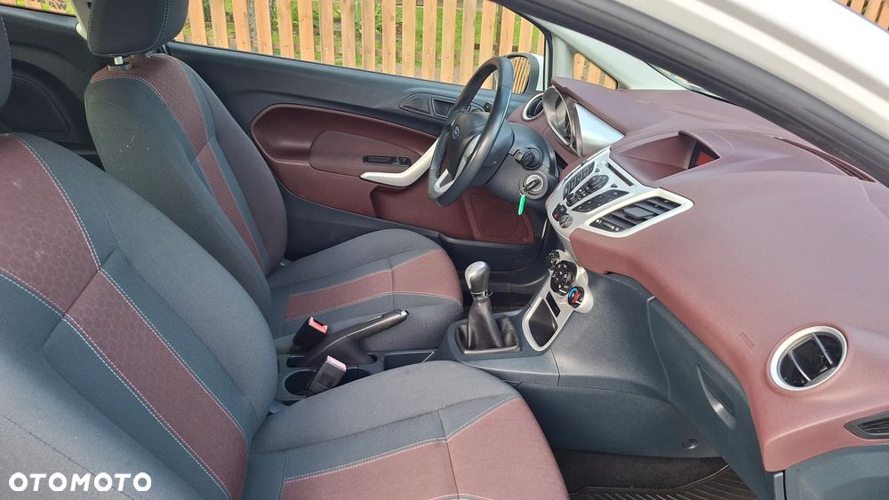Ford Fiesta - 12