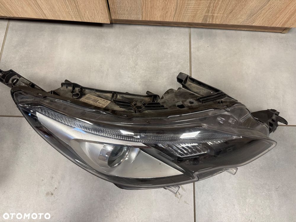 Peugeot 2008 reflektor przód lift prawy - 2