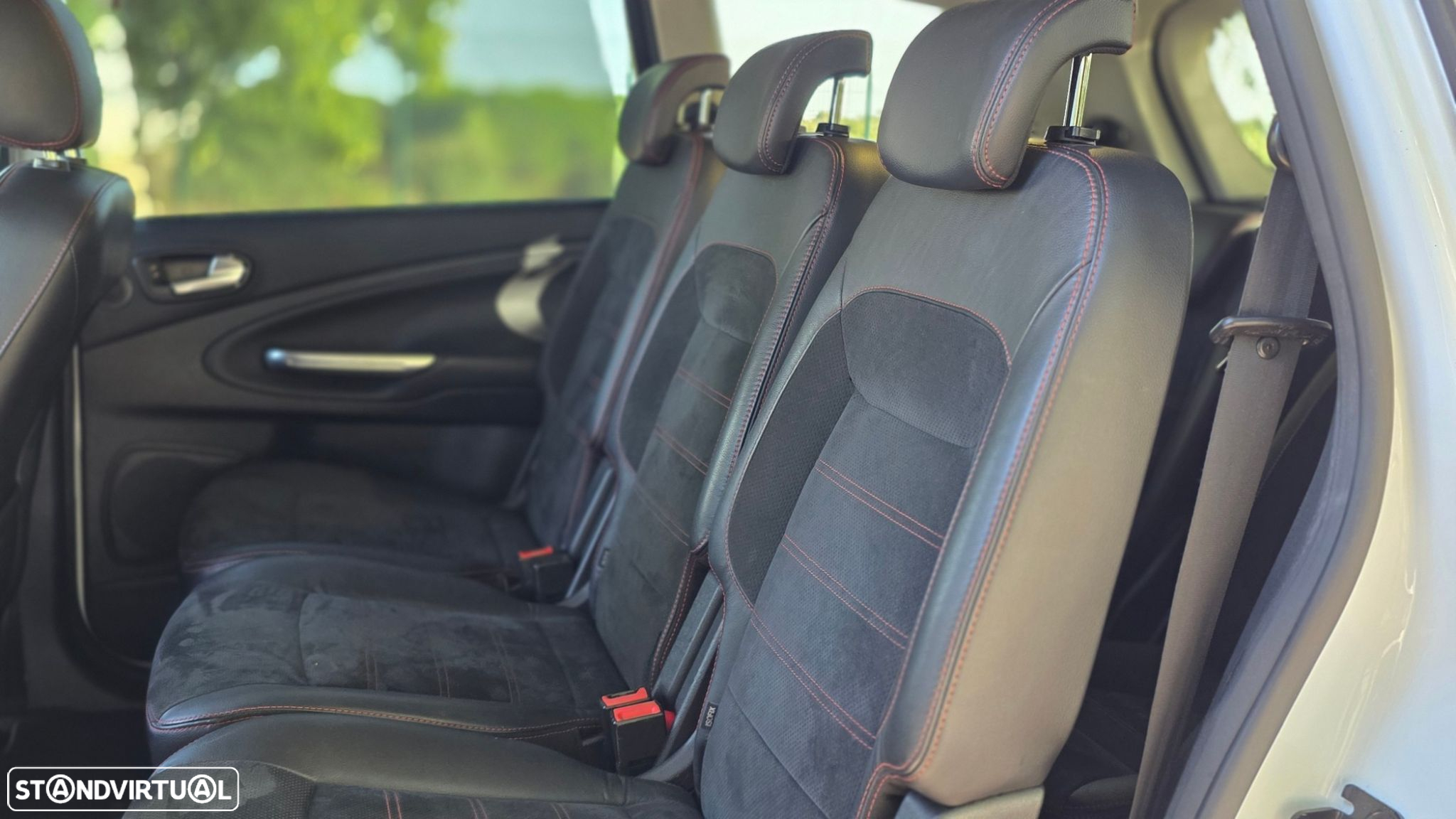 Ford S-Max 2.0 TDCi Titanium 7L - 16