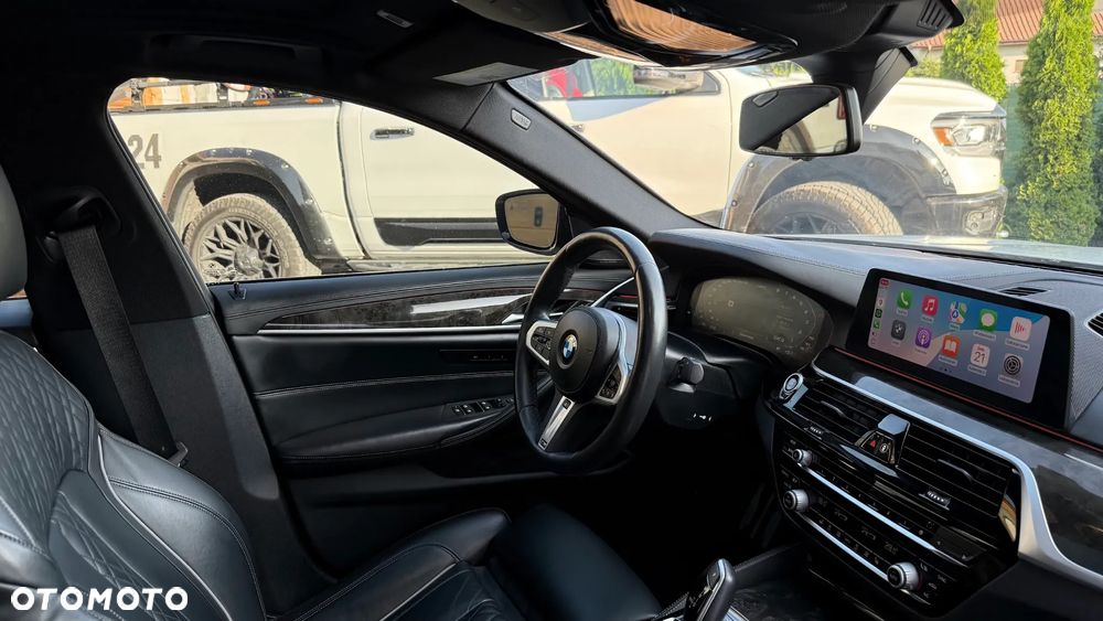 BMW Seria 5 M550i xDrive sport - 12
