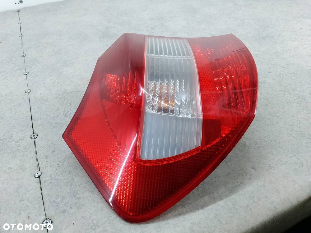 LAMPA TYLNA LEWA BMW 1 E87 6924501 5D - 4