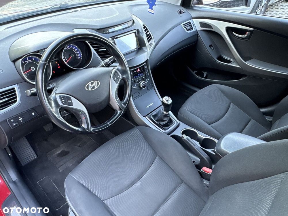 Hyundai Elantra 1.6 Classic + - 11