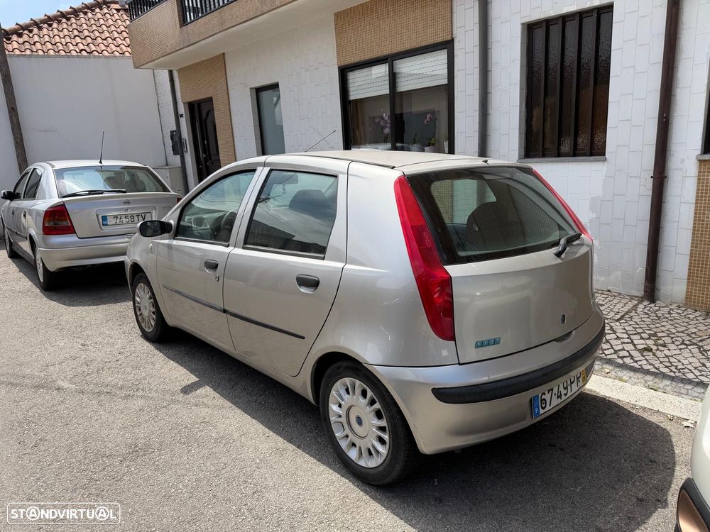 Fiat Punto 1.2 16V HLX - 2
