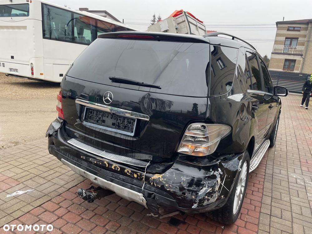Mercedes-Benz ML - 12