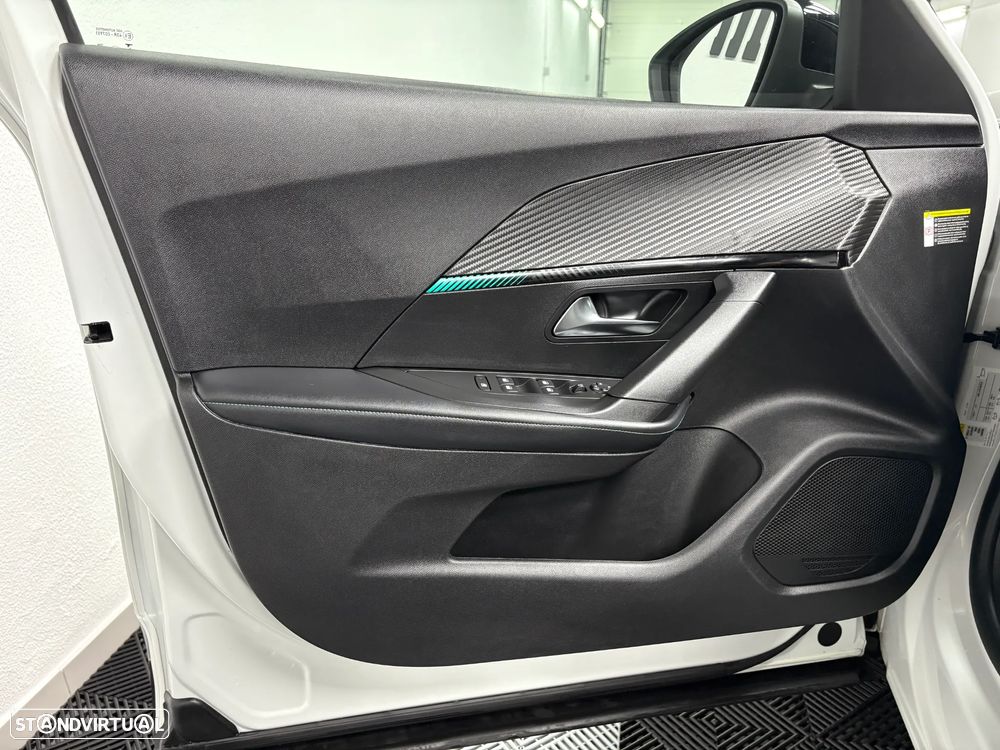 Peugeot 2008 PureTech 130 EAT8 Allure - 22