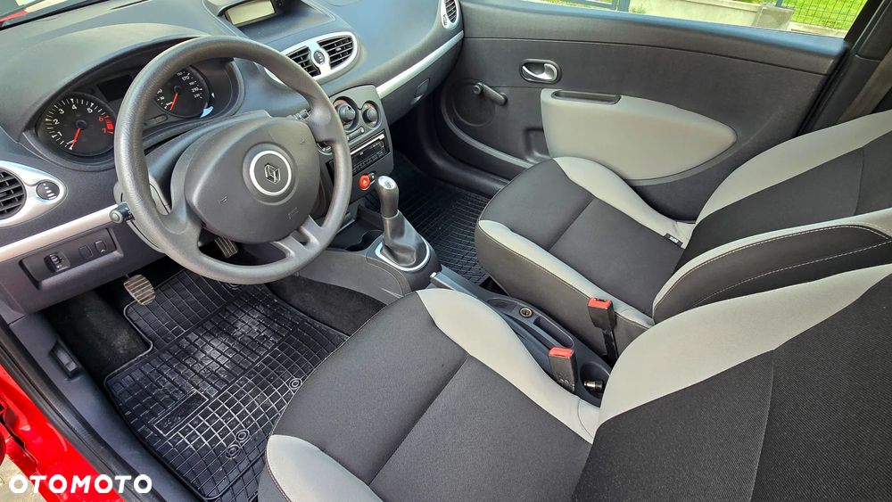 Renault Clio 1.2 16V 75 Collection - 9
