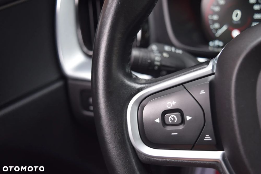 Volvo XC 60 D3 Momentum Pro - 23