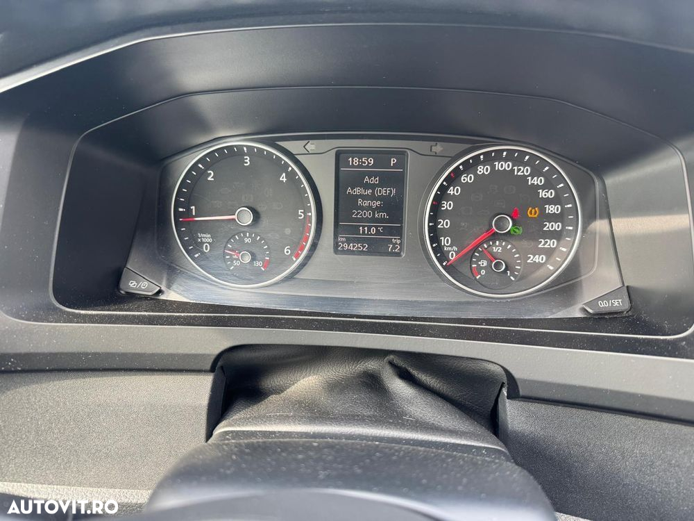 Volkswagen Caravelle - 12