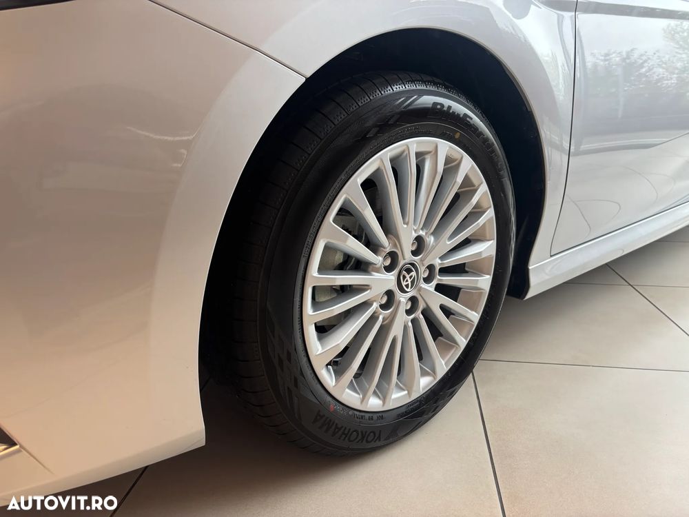 Toyota Camry 2.5 HEV Comfort - 15