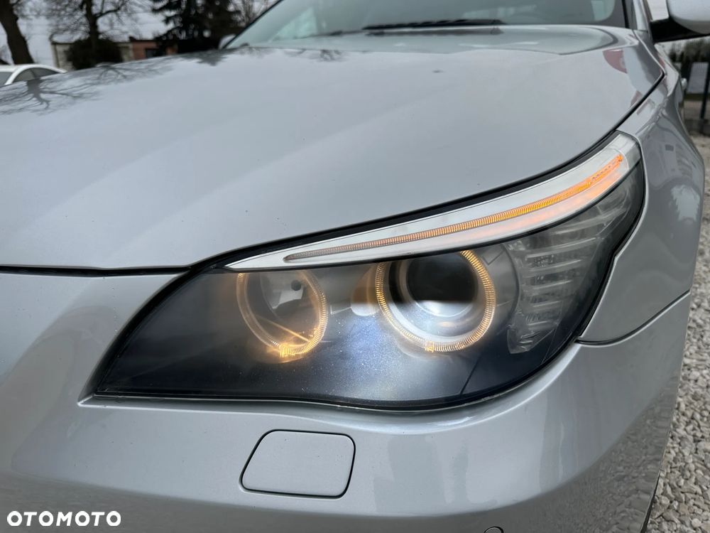 BMW Seria 5 523i - 33