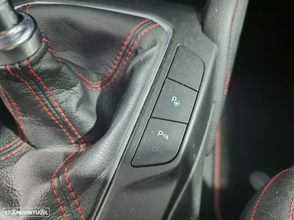 Ford Focus 1.0 EcoBoost ST-Line - 34