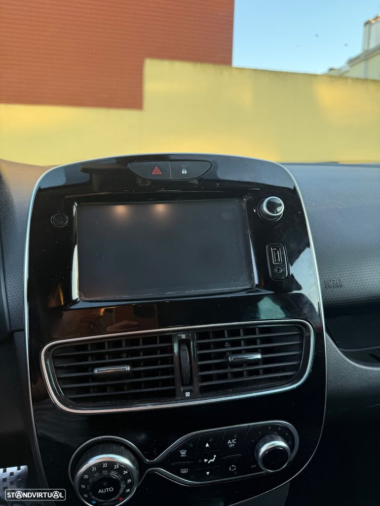 Renault Clio - 10