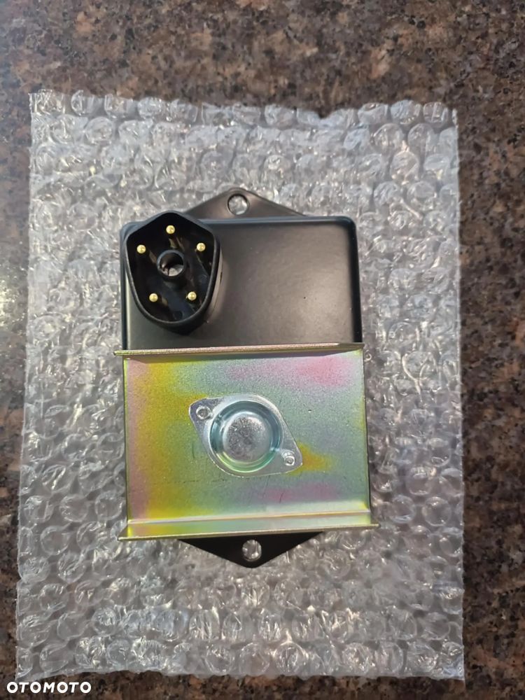 MODUL ZAPLONOWY ZAPLONU CHRYSLER DODGE PLYMOUTH 3.7 3.9 5.2 5.6 5.9 6.6 7.2 V6 V8 LEBARON CORDOBA NEWPORT TOWN COUNTRY FIFTH AVENUE IMPERIAL NEW YORKER VALIANT JEEP WAGONEER IGNITION CONTROL MODULE ICM - 3