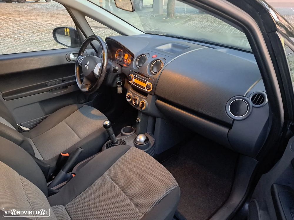 Mitsubishi Colt 1.1 Invite - 19