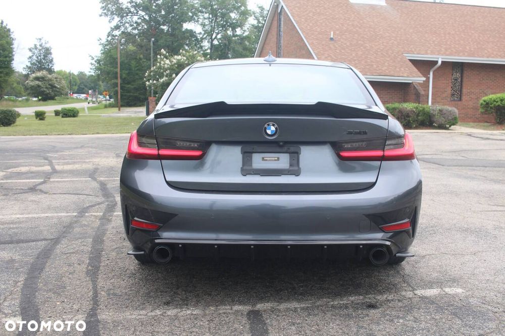 BMW Seria 3 330i xDrive M Sport - 11