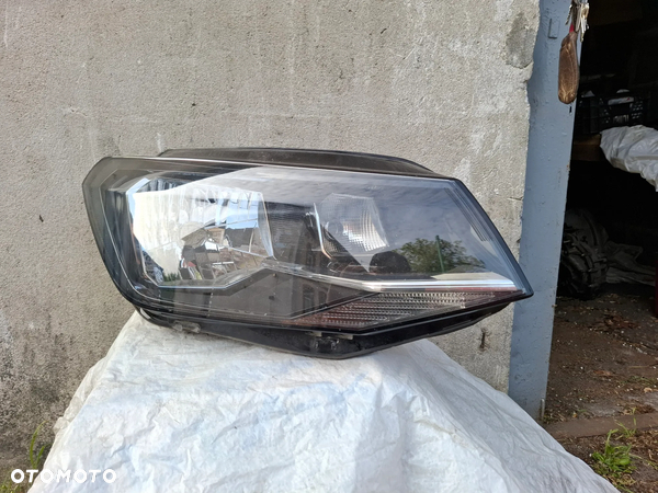 VW Caddy prawa lampa
