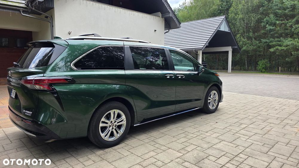 Toyota Sienna - 4